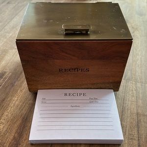 Recipe box with recipe cards